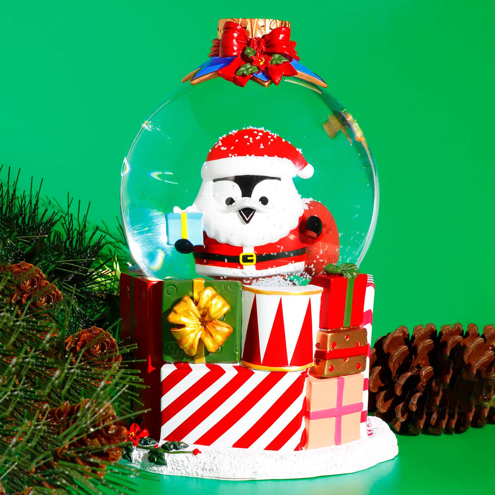PENGEMS Santa Pippin Penguin Glass Snow Globe